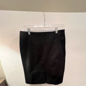 NEW YORK AND COMPANY STRAIGHT BLACK STRETCH SKIRT SIZE 4